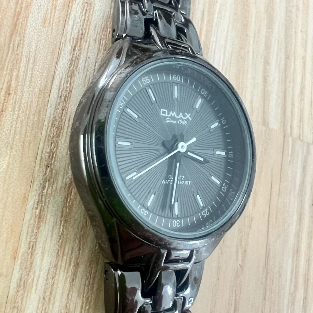 Omax ladies dress watch NEW BATTERY